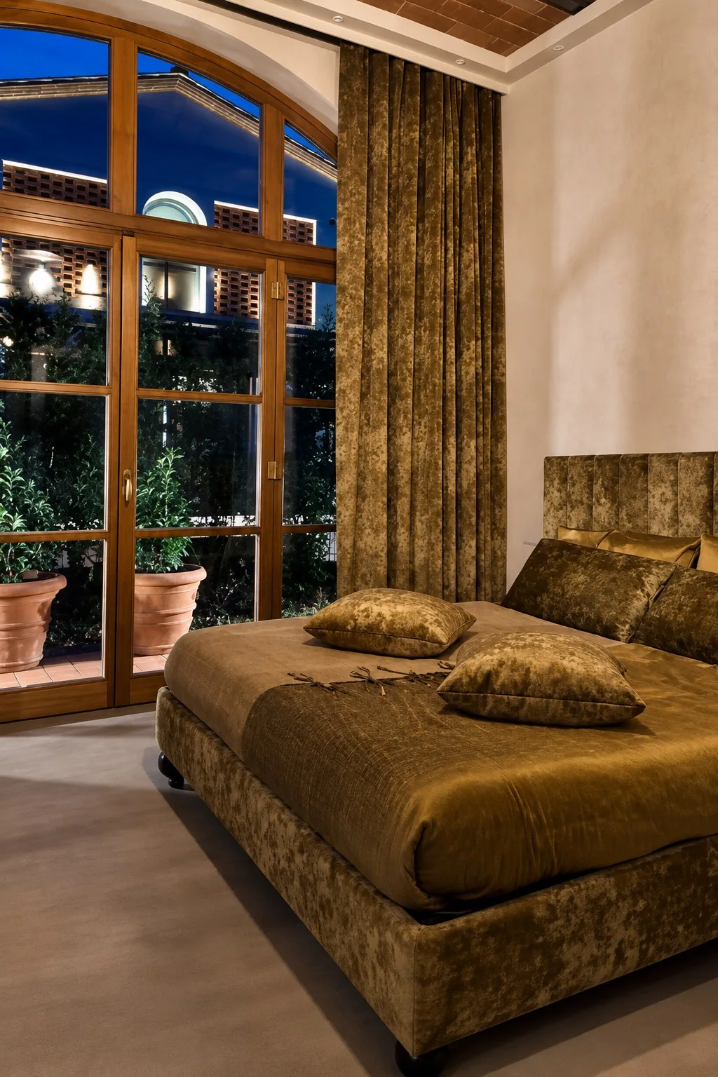 Zona living con travi a vista